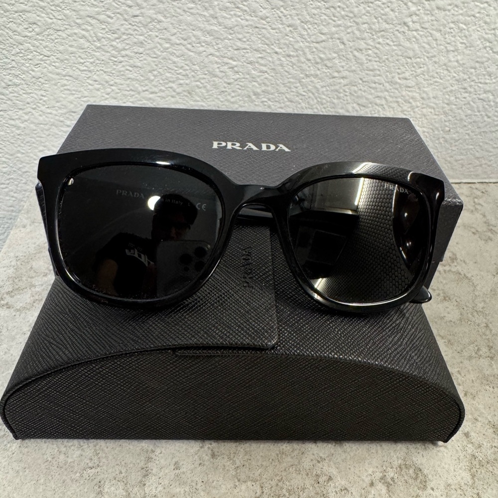 prada sunglasses authentic!!